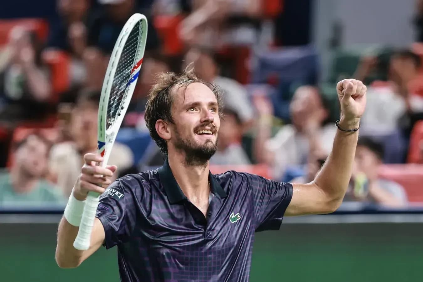 Медведев стартовал в новом сезоне с победы Медведев стартовал в новом сезоне с победы