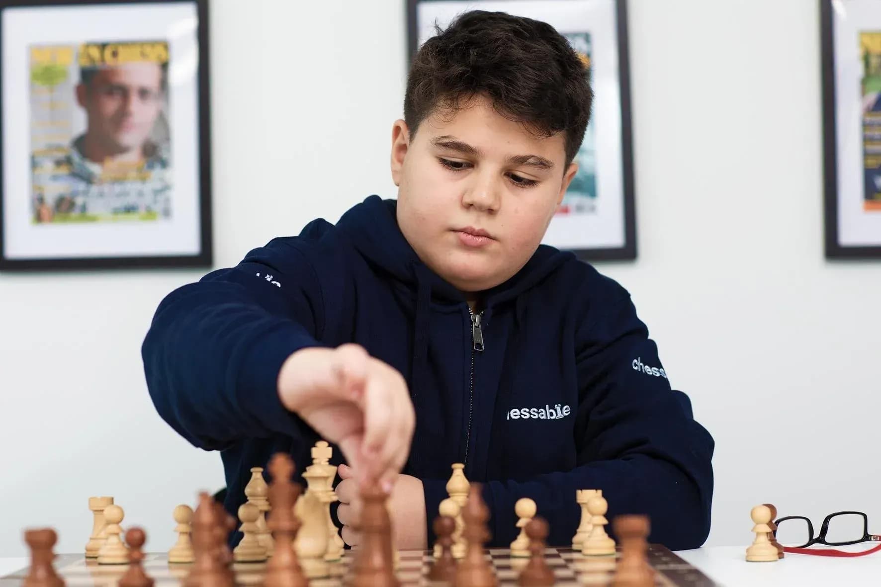 14-летний турецкий шахматист побил рекорд Карлсена 14-летний турецкий шахматист побил рекорд Карлсена