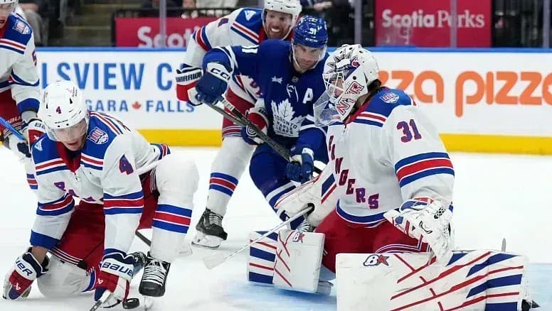 «Рейнджерс» продлили серию поражений, проиграв «Торонто» «Рейнджерс» продлили серию поражений, проиграв «Торонто»