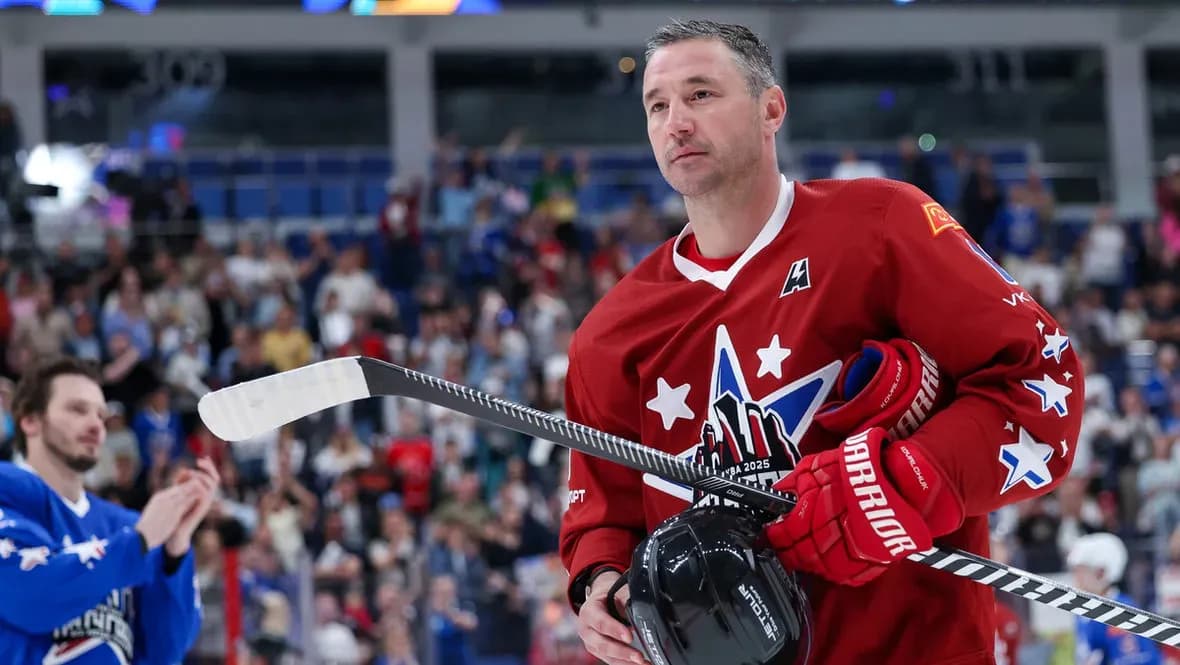 Легендарный хоккеист стал президентом клуба КХЛ «Шанхай Дрэгонс» Легендарный хоккеист стал президентом клуба КХЛ «Шанхай Дрэгонс»