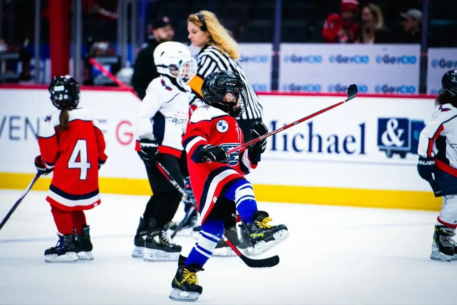 Семилетний сын Овечкина впервые сыграл на арене «Вашингтона» Семилетний сын Овечкина впервые сыграл на арене «Вашингтона»