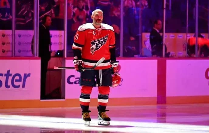 Овечкин номинирован на награду «Билл Мастертон Трофи» Овечкин номинирован на награду «Билл Мастертон Трофи»