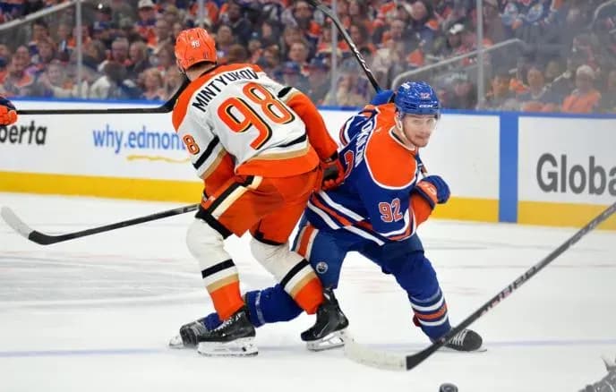 «Эдмонтон» уступил «Анахайму» в матче Кубка Стэнли с 10 голами «Эдмонтон» уступил «Анахайму» в матче Кубка Стэнли с 10 голами