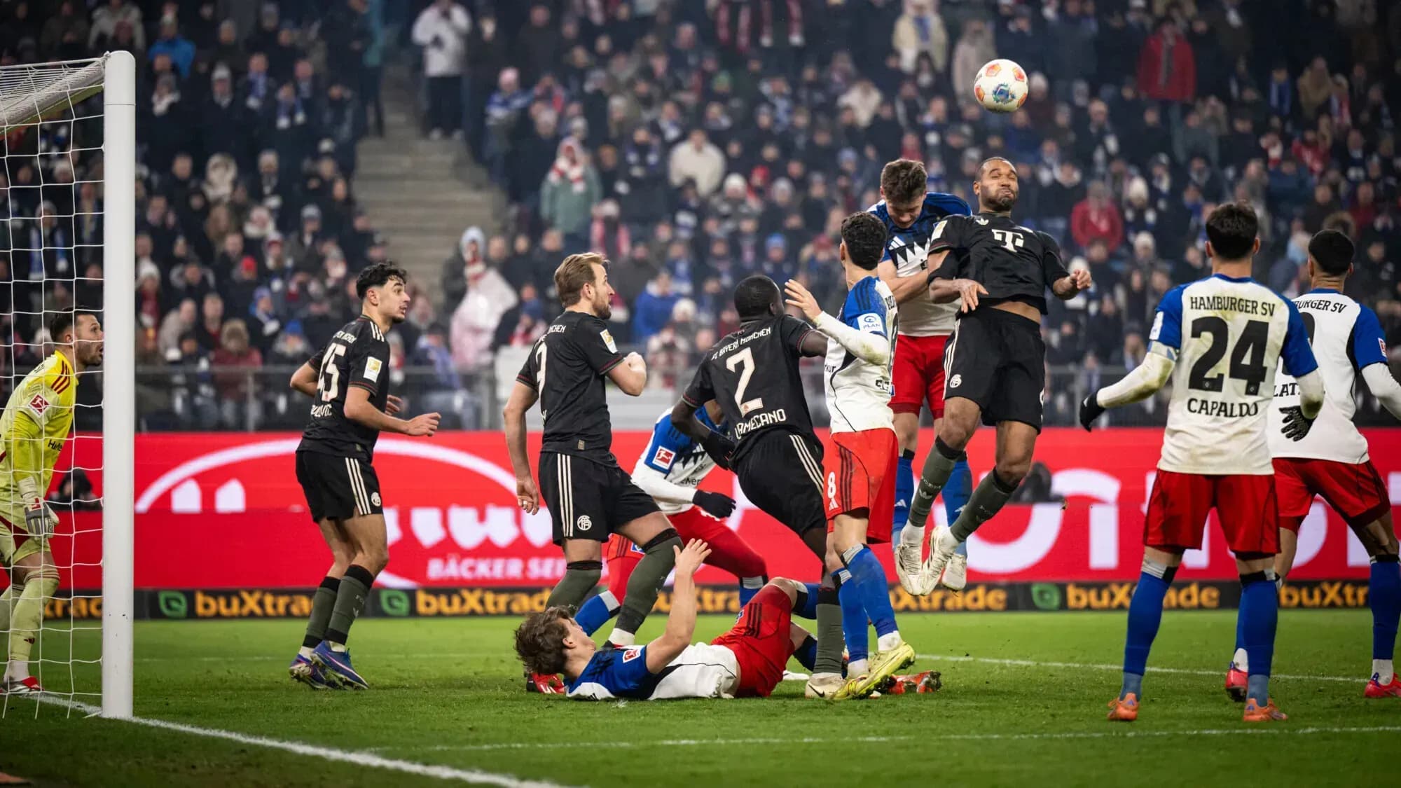 «Бавария» потеряла очки в матче с «Гамбургом» «Бавария» потеряла очки в матче с «Гамбургом»