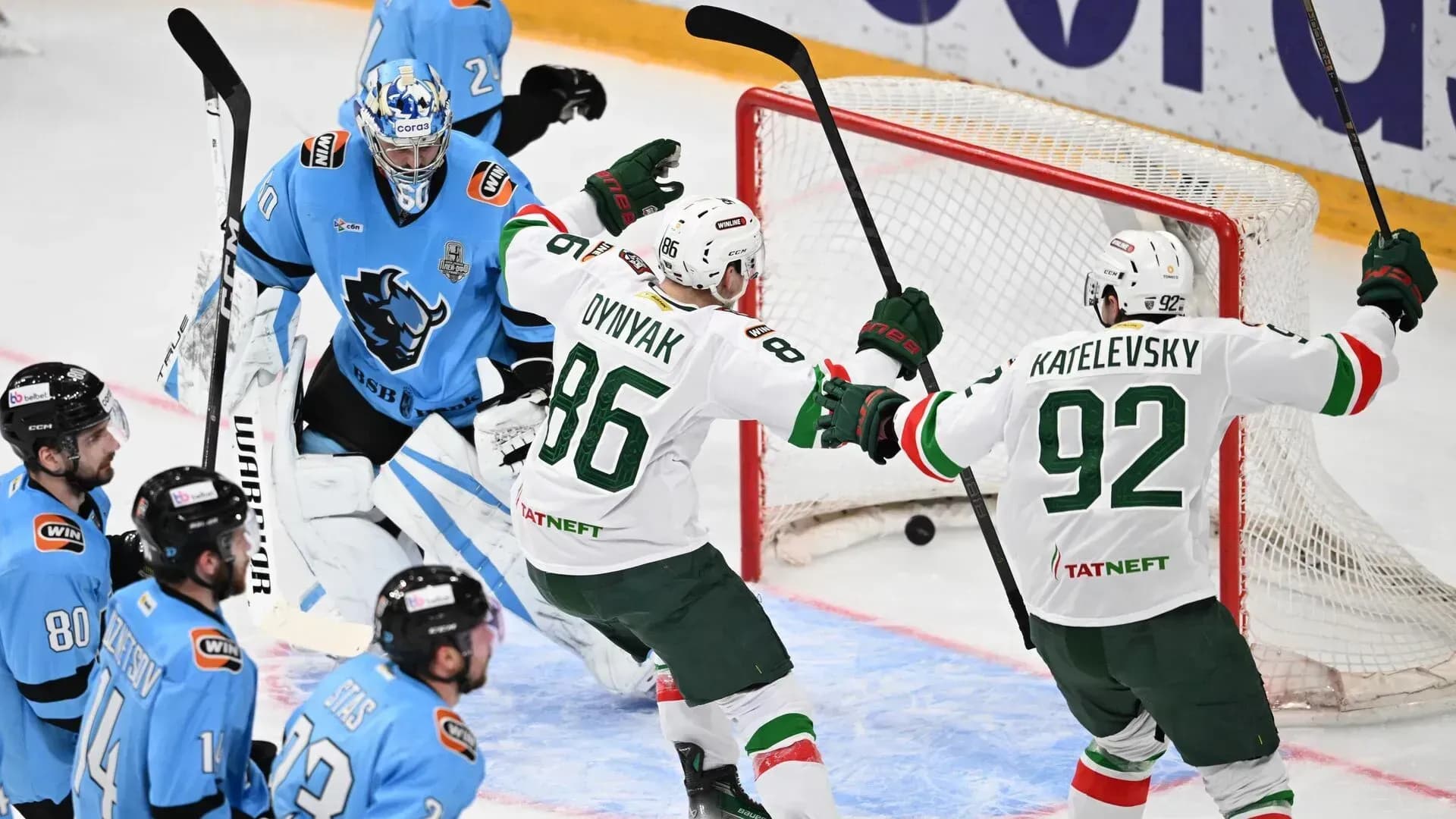 «Ак Барс» в Минске обыграл «Динамо» в четвертьфинальной серии Кубка Гагарина «Ак Барс» в Минске обыграл «Динамо» в четвертьфинальной серии Кубка Гагарина