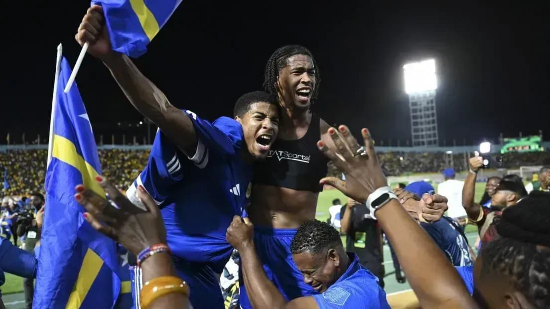 Бывший тренер сборной России вывел островное государство на мундиаль Бывший тренер сборной России вывел островное государство на мундиаль