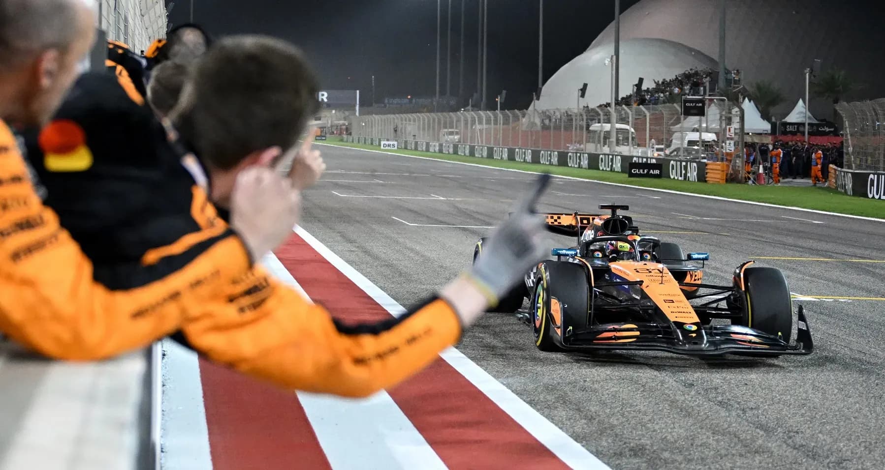 Пиастри и Норрис обеспечили «Макларену» двойной подиум на Гран-при «Формулы-1» в Бахрейне Пиастри и Норрис обеспечили «Макларену» двойной подиум на Гран-при «Формулы-1» в Бахрейне