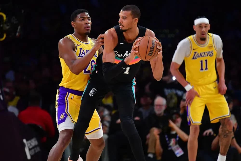 40 очков Вембаньямы помогли «Сан-Антонио» разгромить «Лейкерс» 40 очков Вембаньямы помогли «Сан-Антонио» разгромить «Лейкерс»