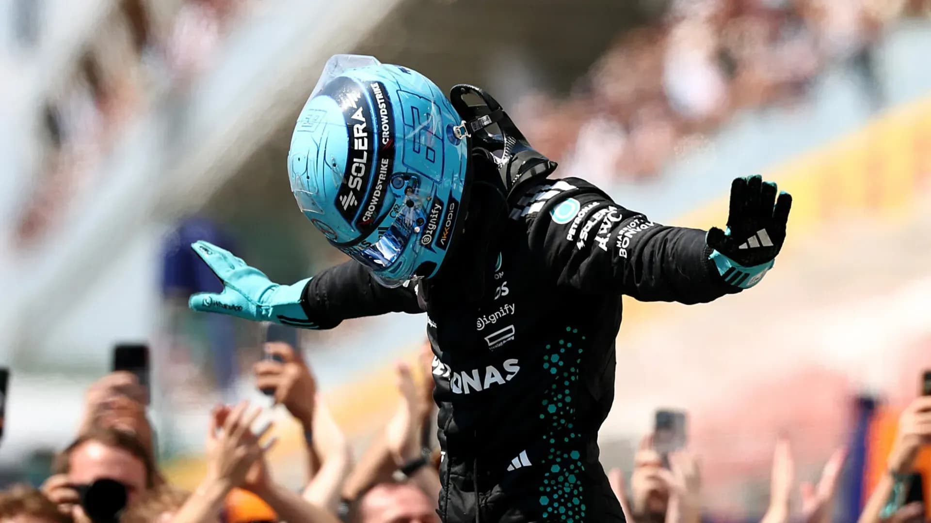 Расселл выиграл Гран-при Канады, Норрис столкнулся с Пиастри Расселл выиграл Гран-при Канады, Норрис столкнулся с Пиастри