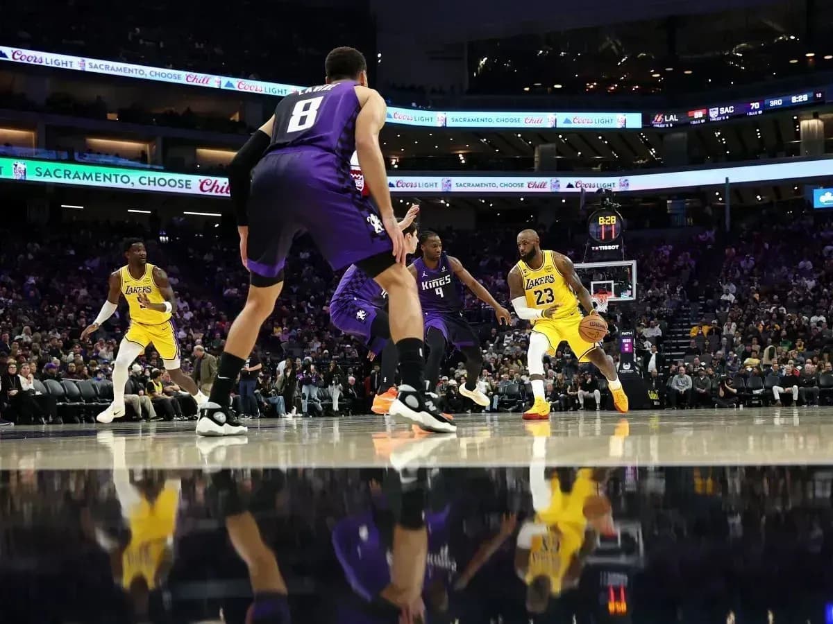 «Лейкерс» проиграли «Сакраменто» несмотря на 64 очка Дончича и Леброна «Лейкерс» проиграли «Сакраменто» несмотря на 64 очка Дончича и Леброна