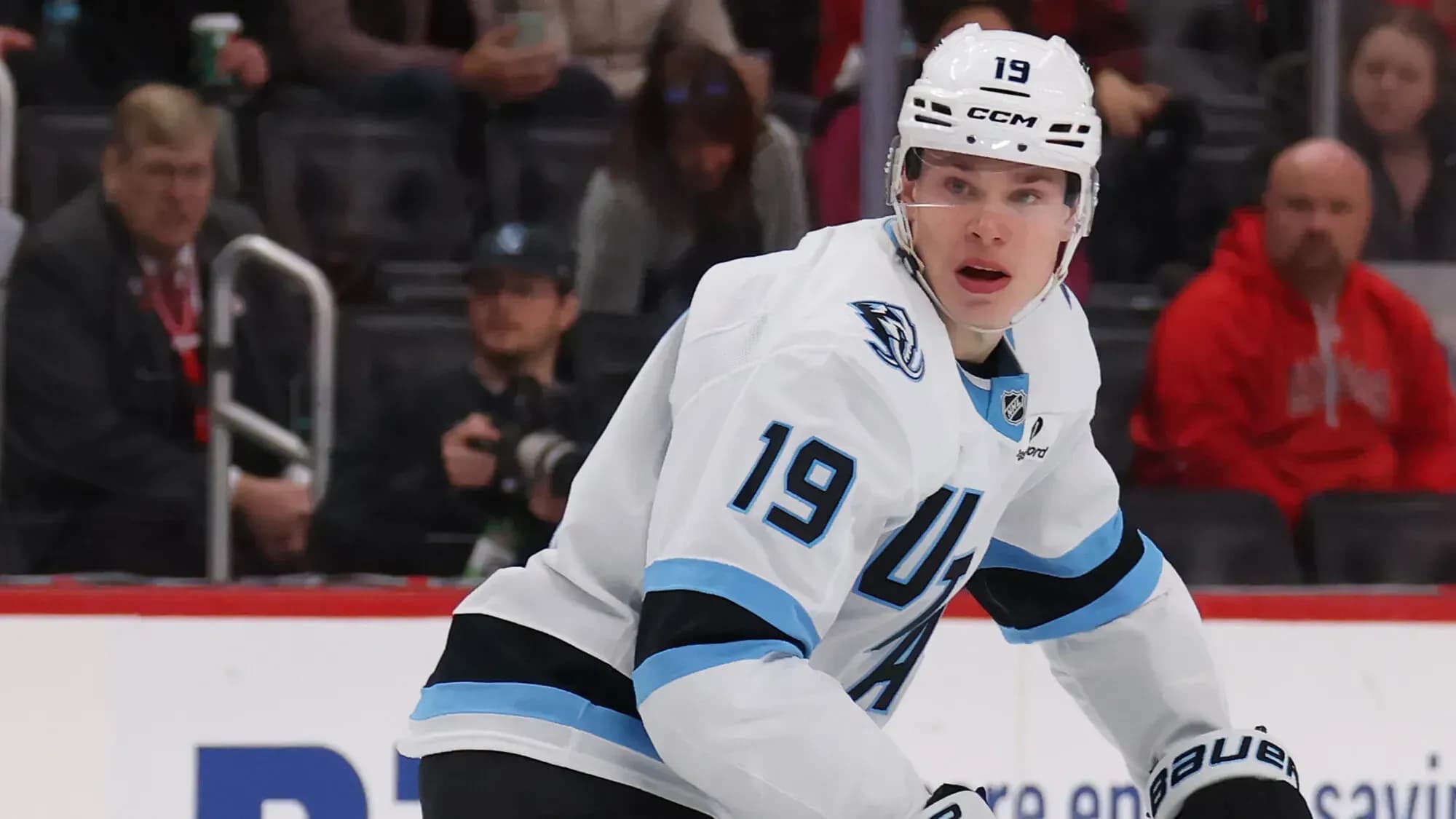 Первая шайба Бута не помогла «Юте» в матче с «Нью‑Джерси» Первая шайба Бута не помогла «Юте» в матче с «Нью‑Джерси»