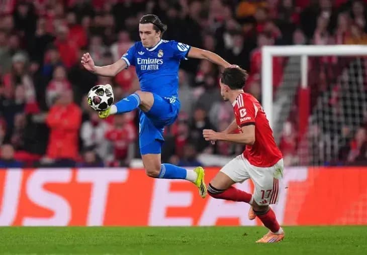 «Реал» обыграл «Бенфику» в выездном матче плей-офф Лиги чемпионов «Реал» обыграл «Бенфику» в выездном матче плей-офф Лиги чемпионов