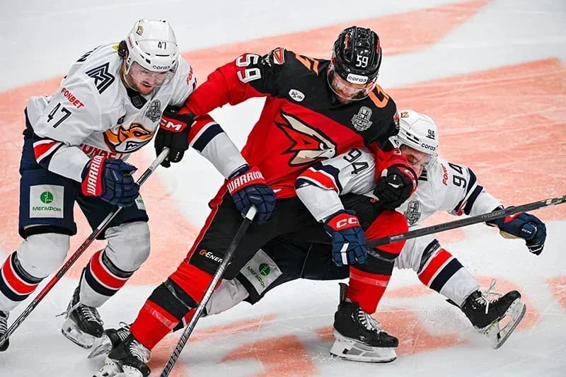 «Авангард» обыграл «Металлург» в матче «Фонбет чемпионата КХЛ» «Авангард» обыграл «Металлург» в матче «Фонбет чемпионата КХЛ»