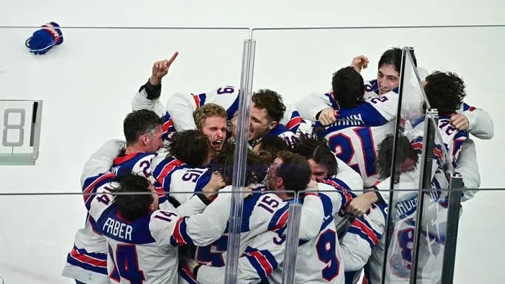 Сборная США по хоккею впервые за 46 лет завоевала золото Олимпиады Сборная США по хоккею впервые за 46 лет завоевала золото Олимпиады