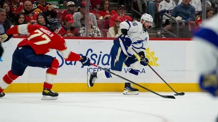 Дубль Кучерова и 24 сэйва Василевского принесли «Тампе» победу над «Флоридой» Дубль Кучерова и 24 сэйва Василевского принесли «Тампе» победу над «Флоридой»