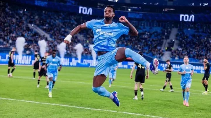 «Зенит» обыграл махачкалинское «Динамо» благодаря спорному пенальти «Зенит» обыграл махачкалинское «Динамо» благодаря спорному пенальти