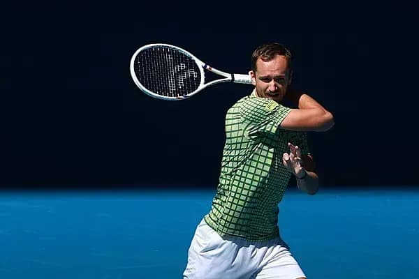 Даниил Медведев вышел во второй круг турнира в Дохе Даниил Медведев вышел во второй круг турнира в Дохе