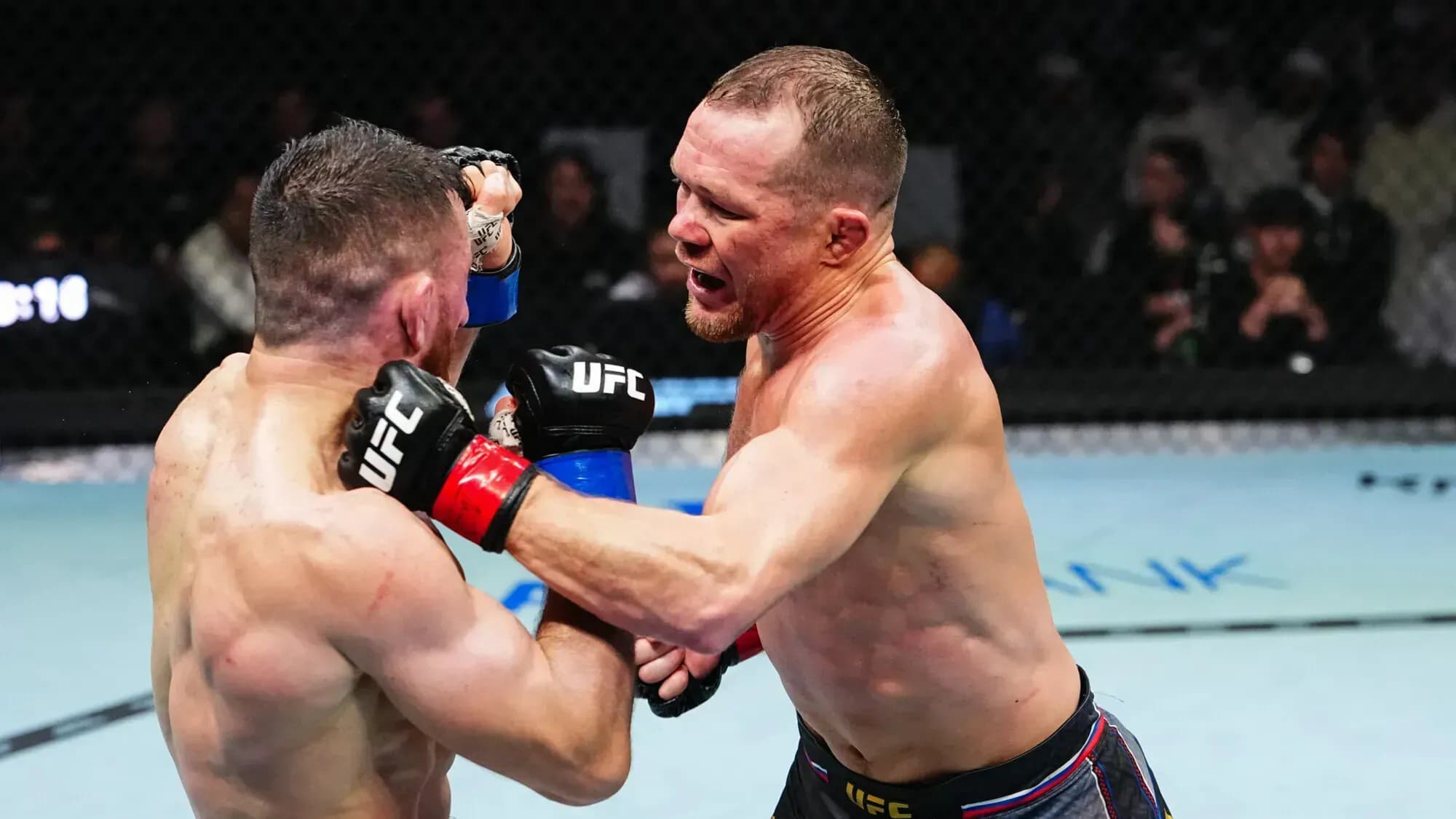 Ян победил Двалишвили и защитил титул чемпиона UFC Ян победил Двалишвили и защитил титул чемпиона UFC