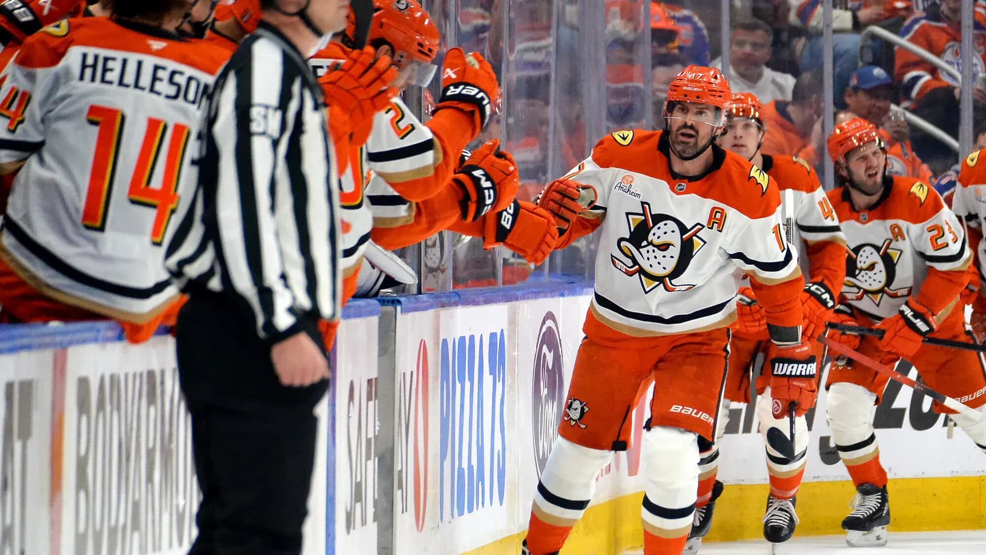 «Эдмонтон» оказался в шаге от вылета из Кубка Стэнли, проиграв «Анахайму» «Эдмонтон» оказался в шаге от вылета из Кубка Стэнли, проиграв «Анахайму»