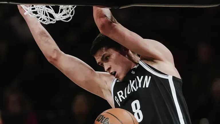 Дёмин повторил рекорд по «трёшкам» среди новичков НБА Дёмин повторил рекорд по «трёшкам» среди новичков НБА