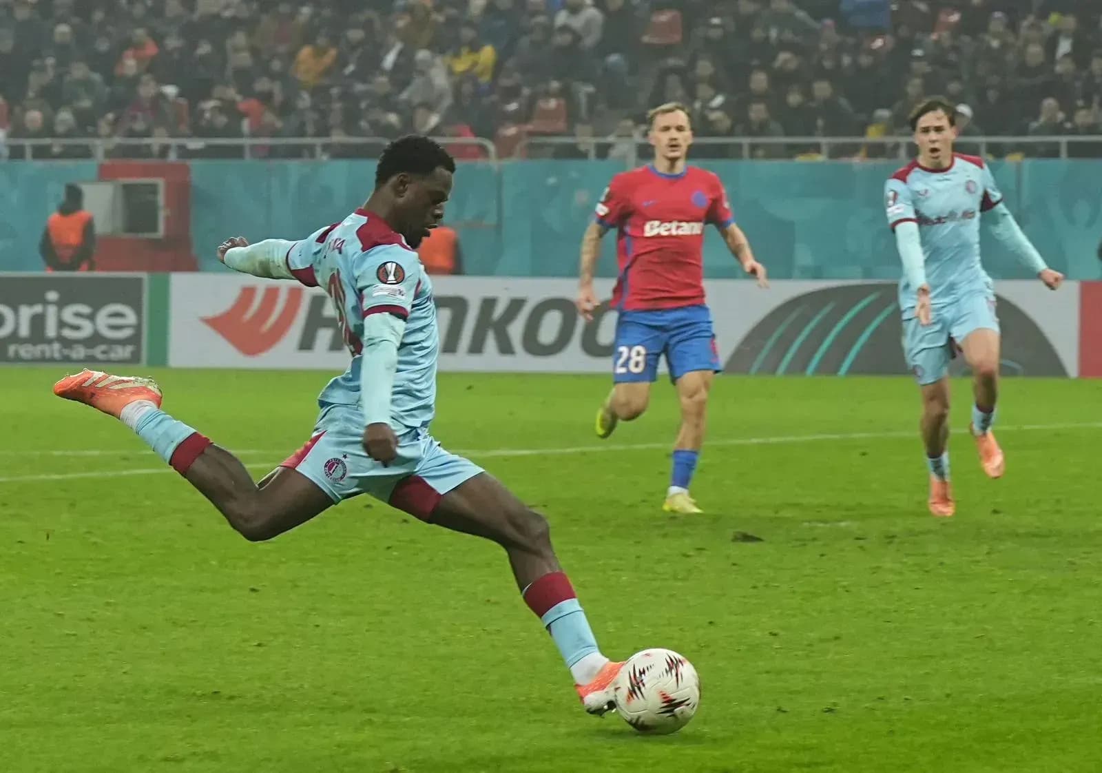 Румынский клуб обыграл «Фейеноорд»