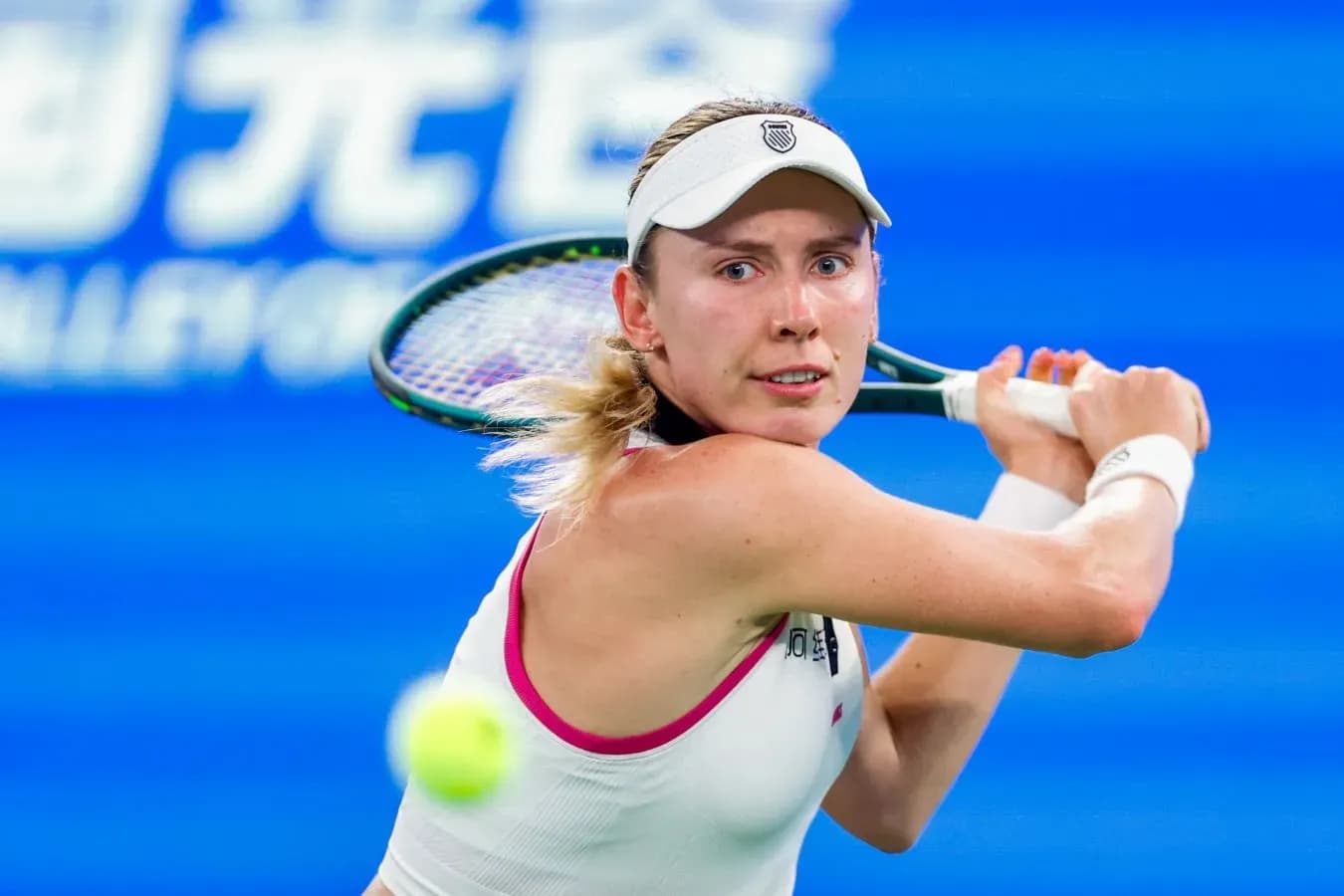 Александрова вышла в полуфинал турнира в Абу‑Даби Александрова вышла в полуфинал турнира в Абу‑Даби