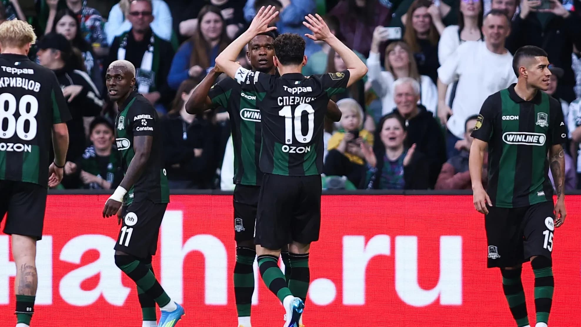 «Краснодар» обыграл махачкалинское «Динамо» и удержал первую строчку в РПЛ «Краснодар» обыграл махачкалинское «Динамо» и удержал первую строчку в РПЛ