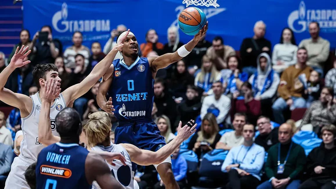 «Зенит» разгромил «Енисей» и продлил победную серию «Зенит» разгромил «Енисей» и продлил победную серию