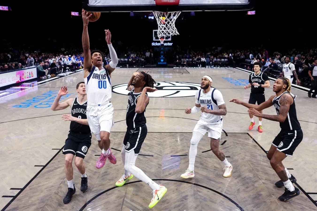 «Бруклин» продлил серию поражений, уступив «Далласу» «Бруклин» продлил серию поражений, уступив «Далласу»