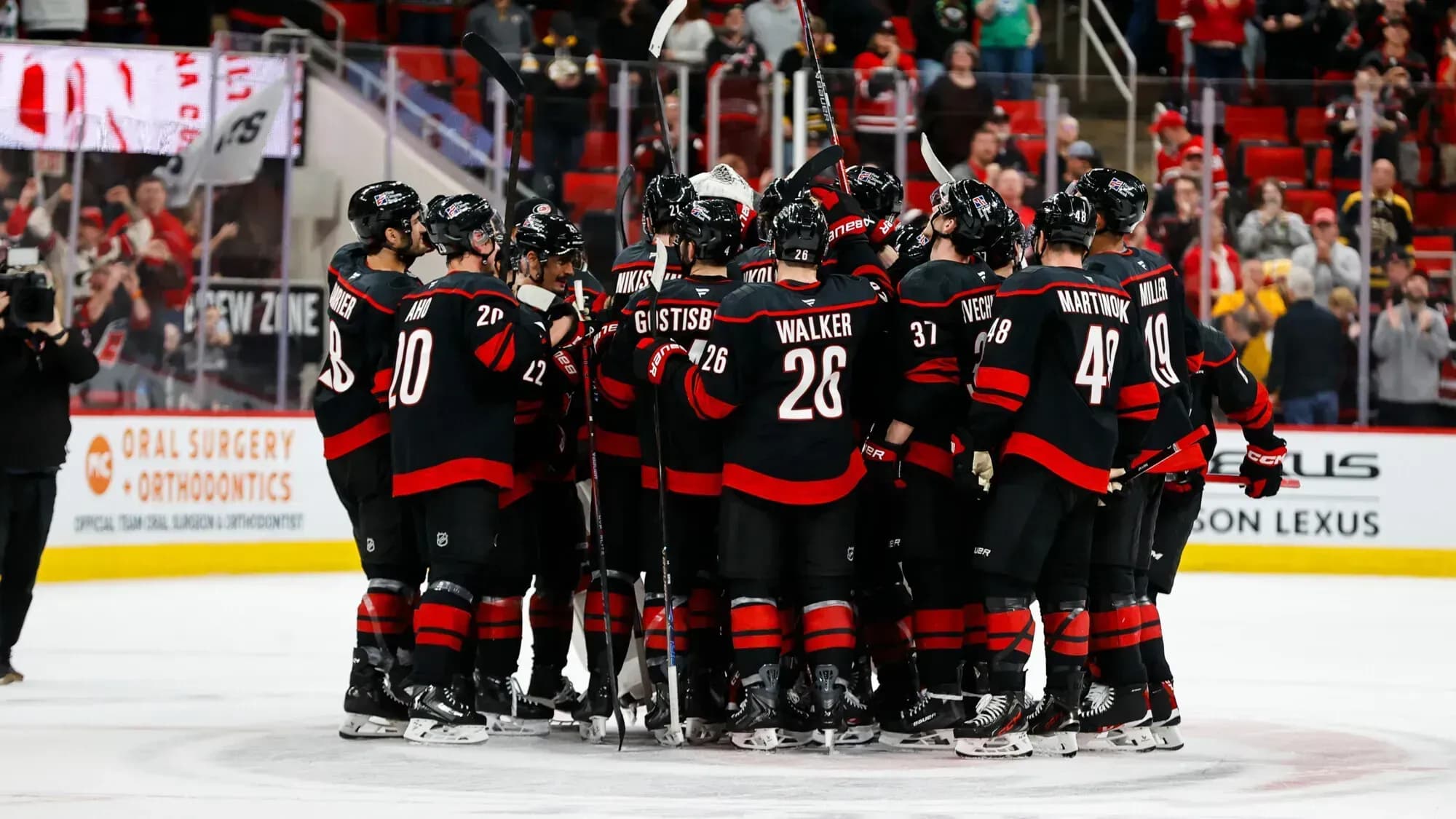 Гол+пас Свечникова помогли «Каролине» обыграть «Бостон» Гол+пас Свечникова помогли «Каролине» обыграть «Бостон»