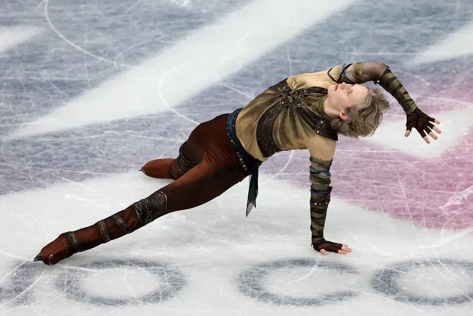 Малинин с отрывом выиграл короткую программу на Олимпиаде Малинин с отрывом выиграл короткую программу на Олимпиаде