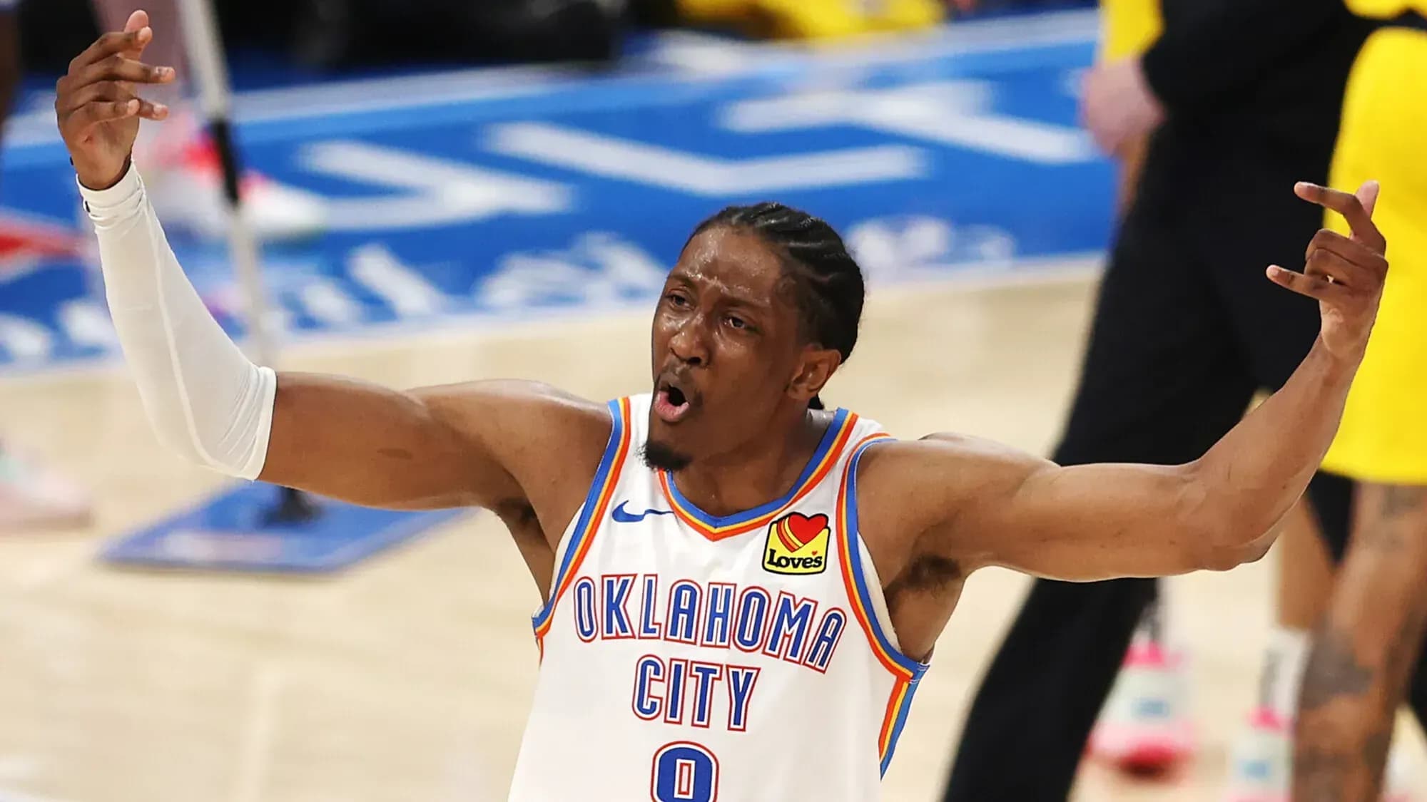 «Оклахома» обыграла «Сакраменто» и довела победную серию до пяти матчей «Оклахома» обыграла «Сакраменто» и довела победную серию до пяти матчей