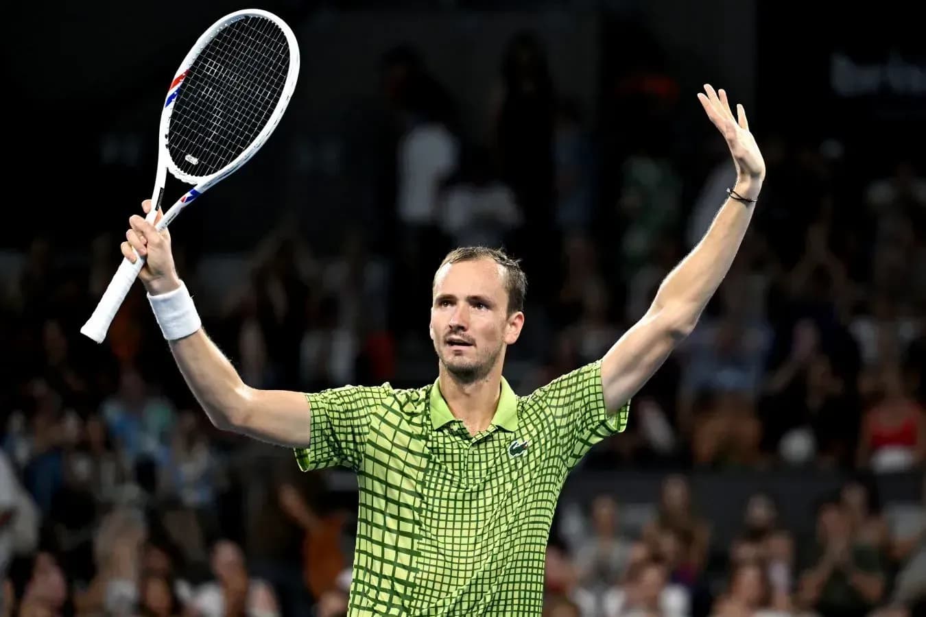 Медведев вышел в четвертьфинал Брисбена, уверенно обыграв Тиафо Медведев вышел в четвертьфинал Брисбена, уверенно обыграв Тиафо