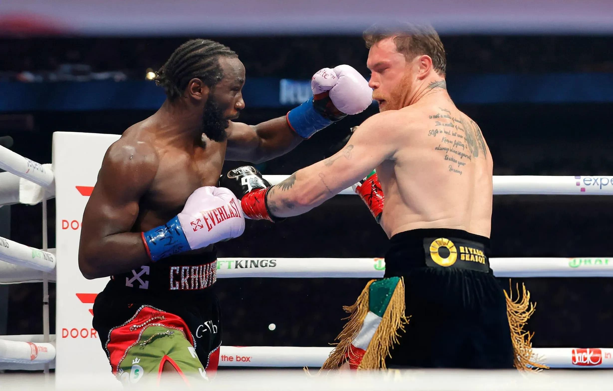 Кроуфорд завоевал звание абсолютного чемпиона мира по боксу Кроуфорд завоевал звание абсолютного чемпиона мира по боксу
