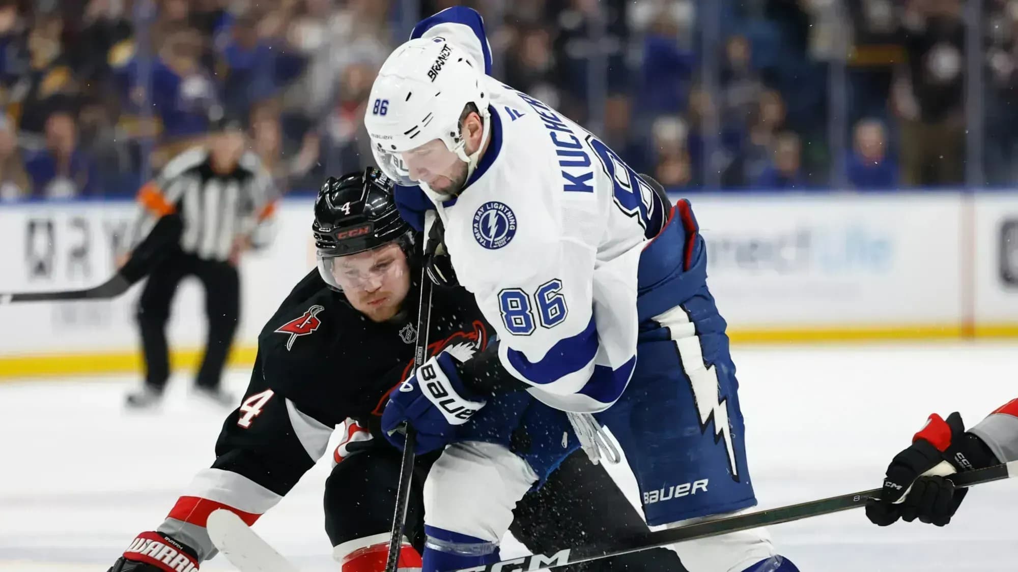 «Тампа» и «Баффало» забросили 15 шайб, Кучеров набрал три очка «Тампа» и «Баффало» забросили 15 шайб, Кучеров набрал три очка