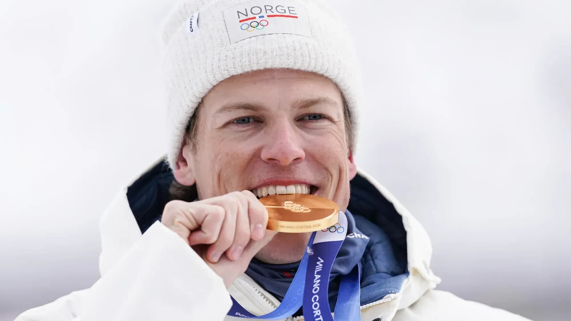 Клэбо выиграл спринт и стал семикратным олимпийским чемпионом Клэбо выиграл спринт и стал семикратным олимпийским чемпионом