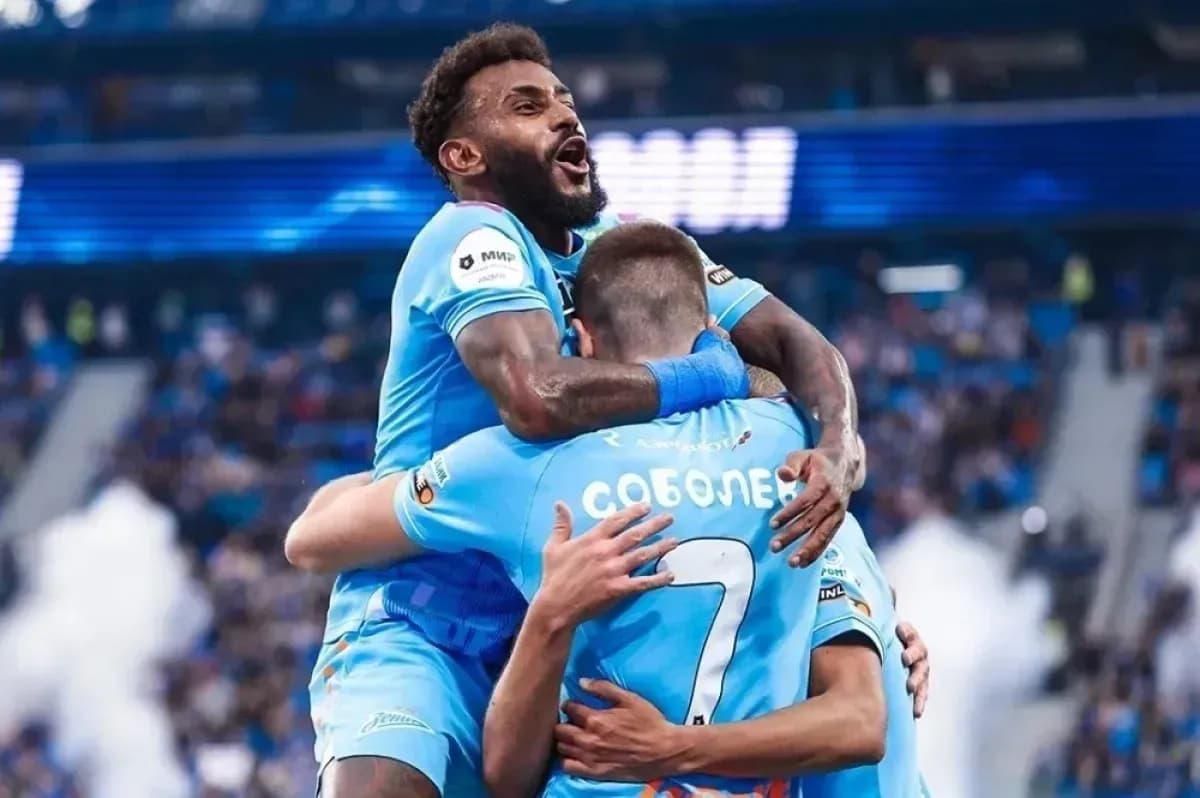 «Зенит» обыграл махачкалинское «Динамо» и возглавил РПЛ «Зенит» обыграл махачкалинское «Динамо» и возглавил РПЛ