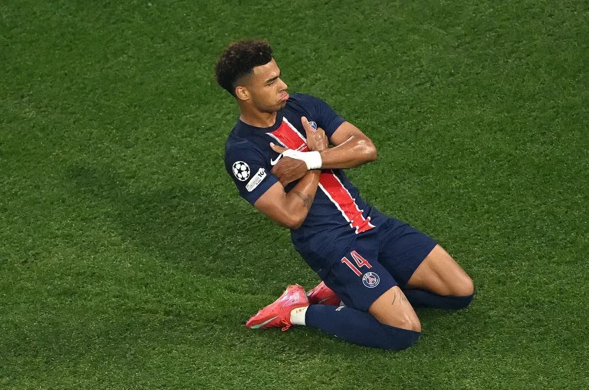 Игрока ПСЖ назвали лучшим молодым футболистом Европы Игрока ПСЖ назвали лучшим молодым футболистом Европы