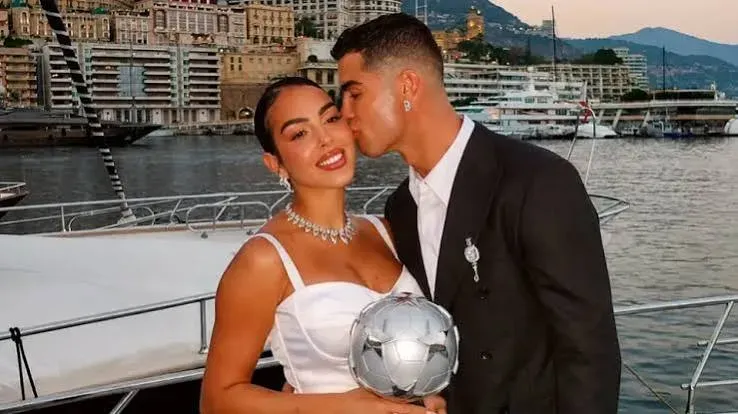 Криштиану Роналду женился на Джорджине Родригес Криштиану Роналду женился на Джорджине Родригес