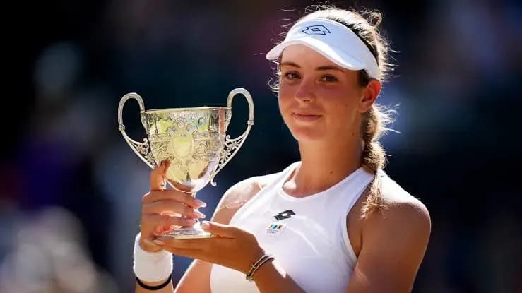 Россиянка выиграла юниорский Уимблдон впервые за 10 лет Россиянка выиграла юниорский Уимблдон впервые за 10 лет