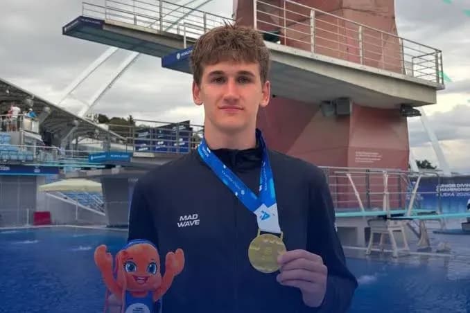Россиянин выиграл золото юниорского Чемпионата мира в прыжках в воду Россиянин выиграл золото юниорского Чемпионата мира в прыжках в воду