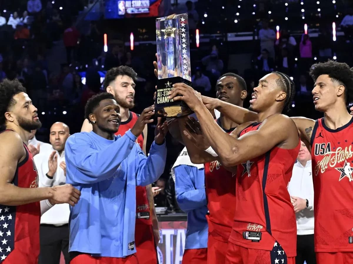 «Звёзды» победили «Полосы» в финале Матча звёзд НБА «Звёзды» победили «Полосы» в финале Матча звёзд НБА