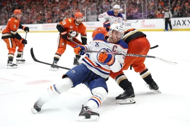 «Анахайм» переиграл «Эдмонтон» с голом Подколзина и повёл в серии «Анахайм» переиграл «Эдмонтон» с голом Подколзина и повёл в серии