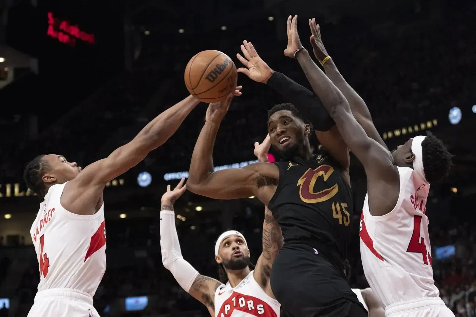 «Кливленд» обыграл «Детройт» и сравнял счёт в серии «Кливленд» обыграл «Детройт» и сравнял счёт в серии