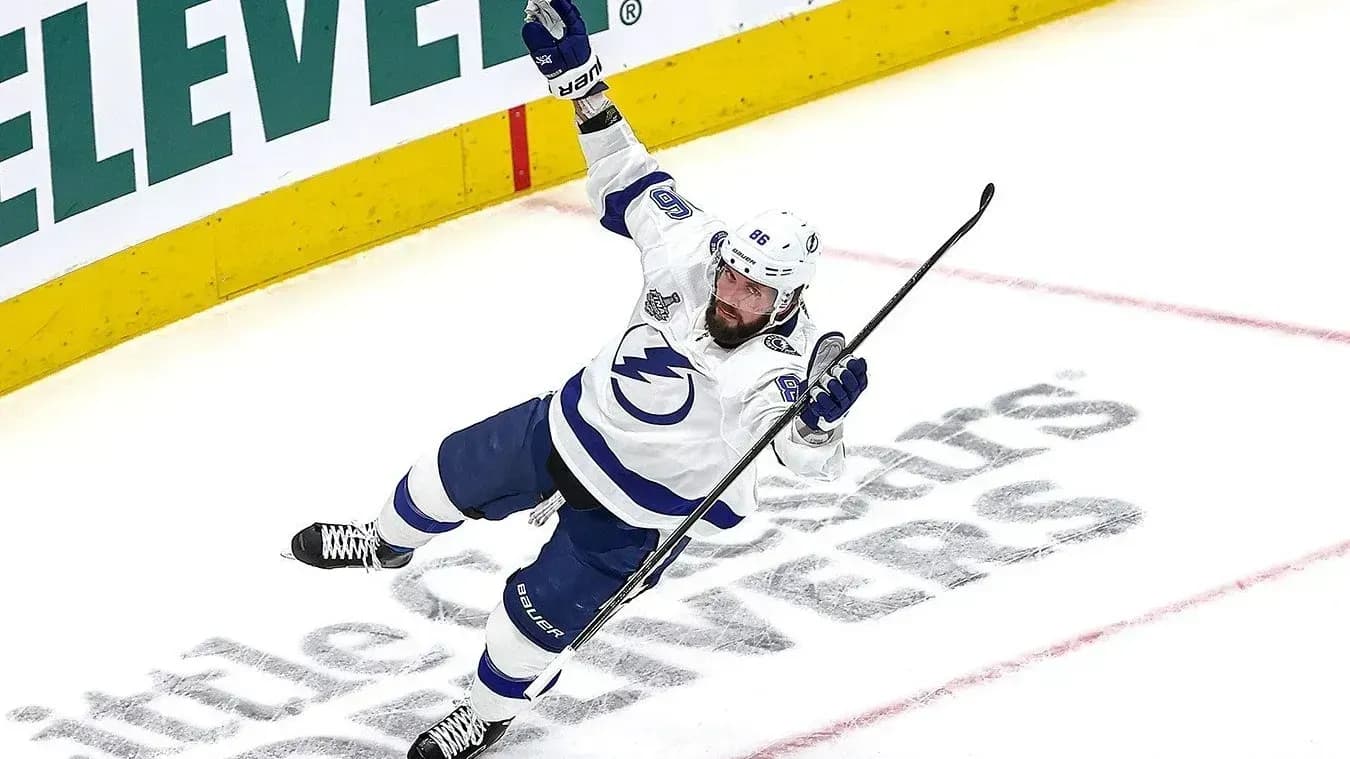 Никита Кучеров с большим отрывом оказался лучшим снайпером НХЛ за 2026 год