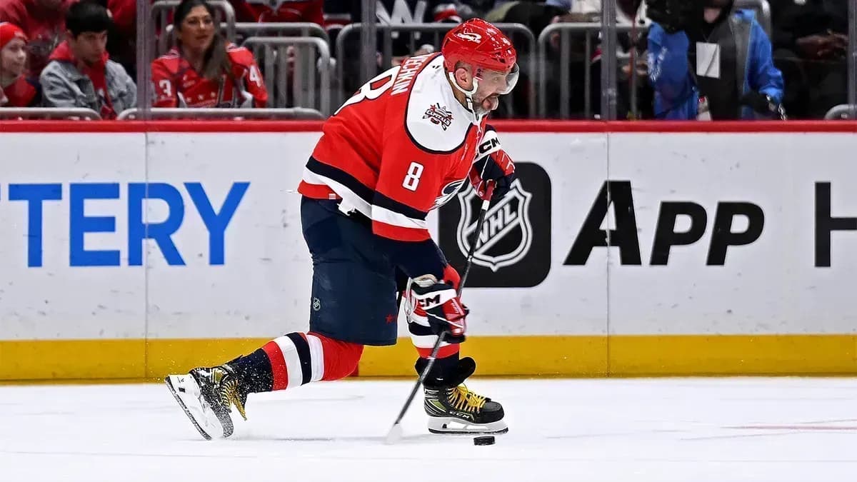 Оформивший хет-трик Овечкин попал в тройку звёзд игрового дня НХЛ Оформивший хет-трик Овечкин попал в тройку звёзд игрового дня НХЛ