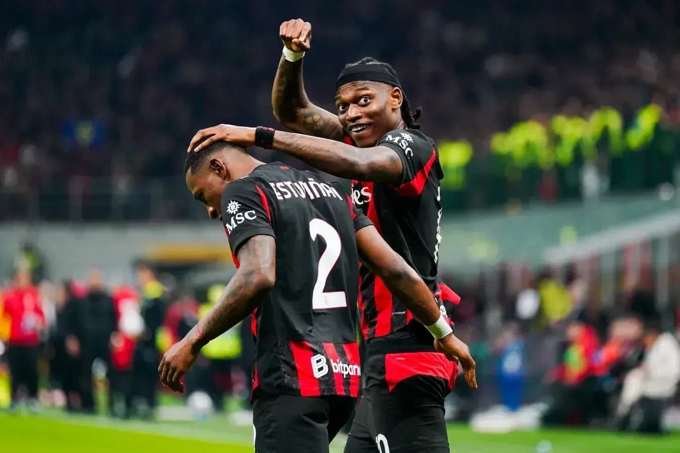 «Милан» сократил отставание от «Интера» после победы в дерби «Милан» сократил отставание от «Интера» после победы в дерби