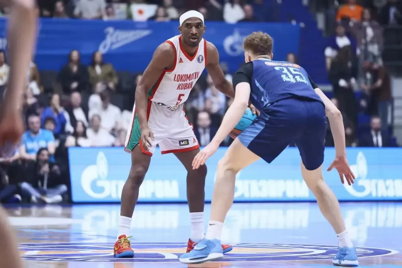 «Локомотив» прервал 10-матчевую победную серию «Зенита» «Локомотив» прервал 10-матчевую победную серию «Зенита»