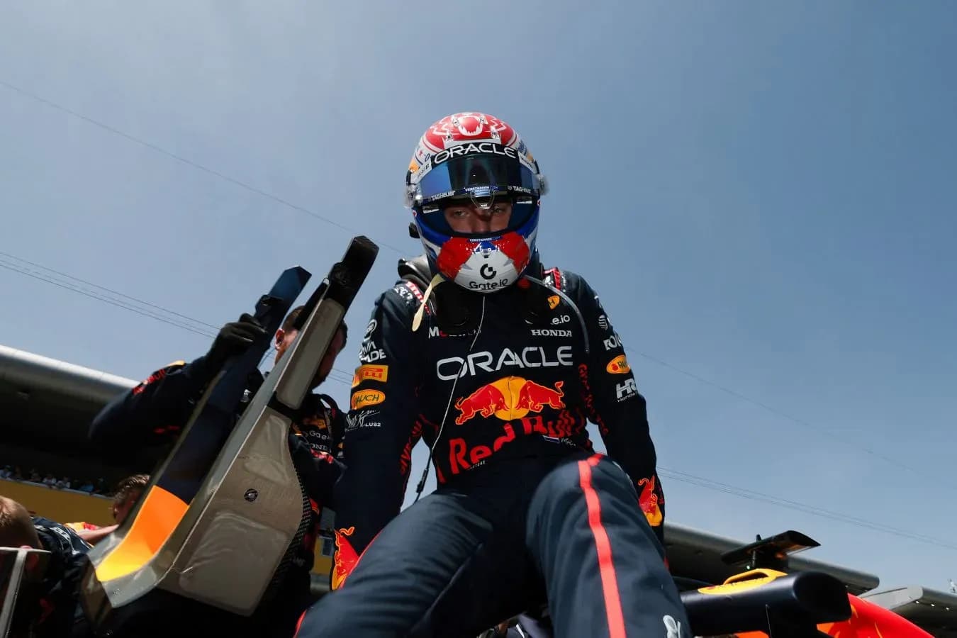 Боссы «Ред Булл Рейсинг» предложили Ферстаппену новый контракт Боссы «Ред Булл Рейсинг» предложили Ферстаппену новый контракт