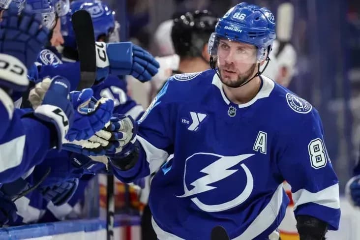 «Тампа» отыгралась с 0:3 в матче с «Каролиной» «Тампа» отыгралась с 0:3 в матче с «Каролиной»